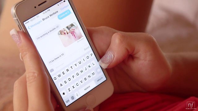 Превью Блондинка ласкает киску и занимается сексом с молодым самцом № 13628