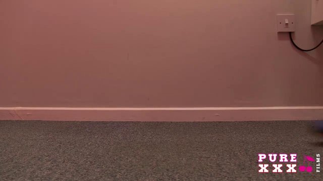 Превью Блондинка скачет на члене симпатичного парня и получает сперму на лицо № 14611