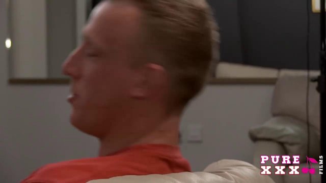 Превью Мужик отшлепал короткостриженную блондинку и отымел ее раком № 16275