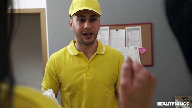 Превью Секс втроем с двумя похотливыми бабами закончился оргазмом № 35573