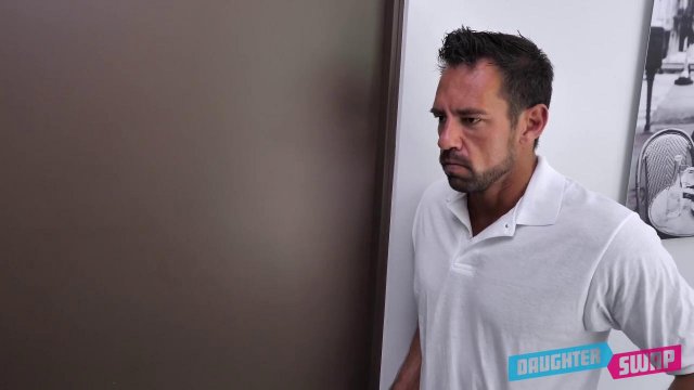 Превью Грабители устроили групповой секс с двумя похотливыми телками № 35574