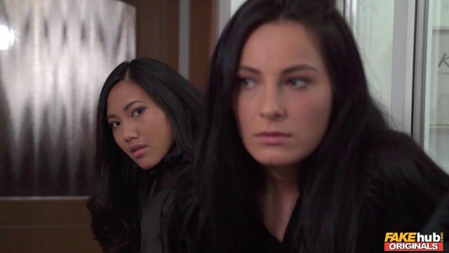 Превью Азиатка-массажистка устроила лесби секс с двумя красотками № 35582