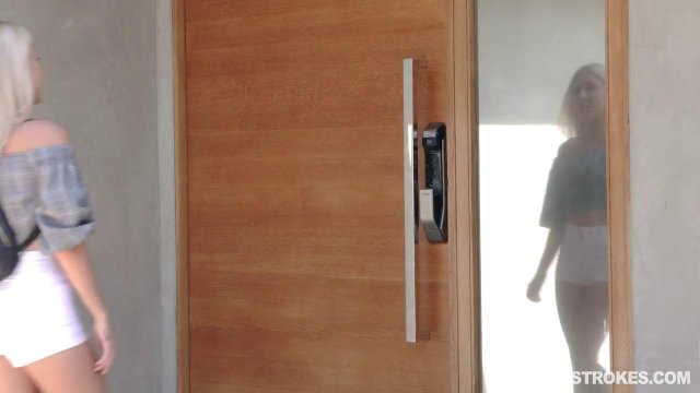 Превью Блондинка позвала подругу принять участие в ее сексе с парнем № 35637