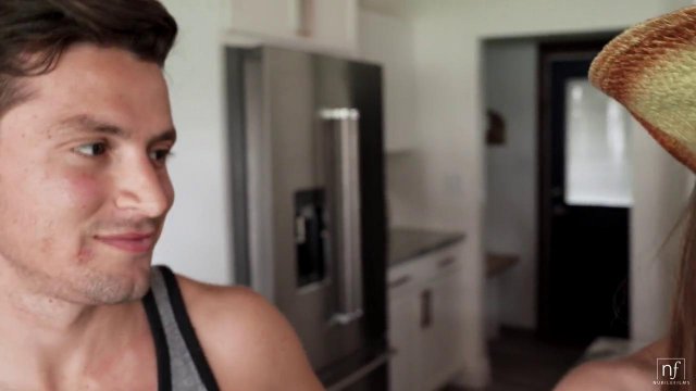 Превью Парень возбудил телочку куни, а потом отымел ее в пилотку № 35651