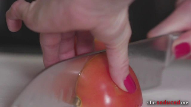 Превью Три блондинки устроили нежный лесби секс на столе № 35656