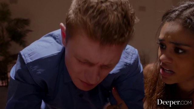 Превью Негр с большим членом готов удовлетворить все ненасытные киски № 35678