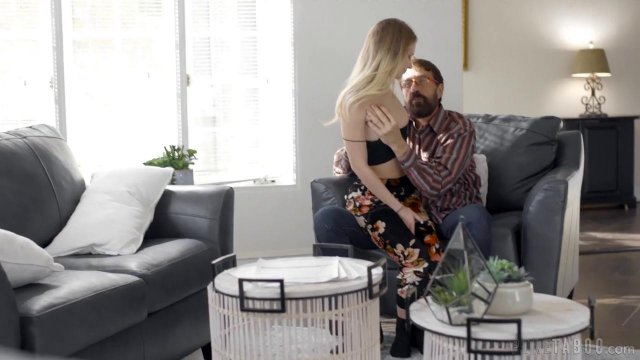 Превью Блондинка лижет анус мужику и занимается с ним сексом на диване № 35682