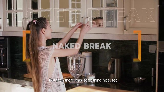 Превью Нежная соло мастурбация молодой телочки на кухонном столе № 35789