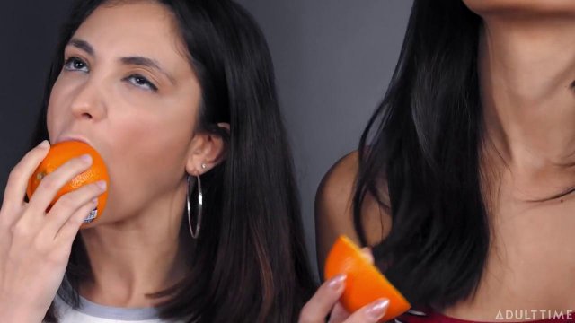 Превью Нежные лесбиянки страстно вылизывают вагины друг друга № 35794