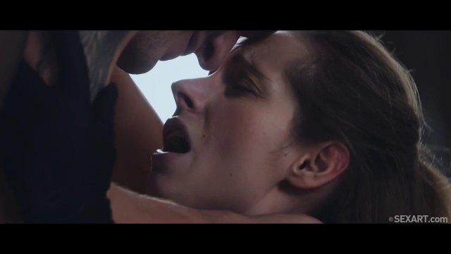 Превью Стройная девица в чулках и перчатках удобно устроила на члене приятеля № 35875