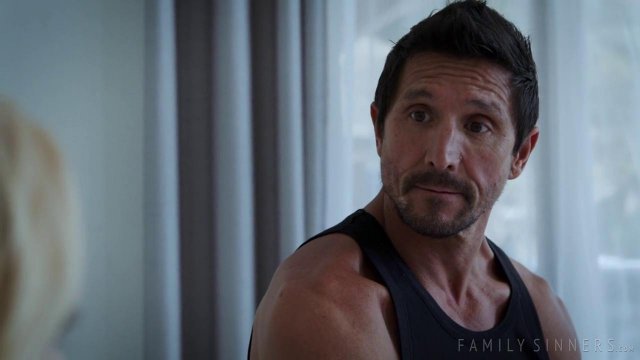 Превью Зрелый мужик показал молодой блондинке, что такое реальный экстаз № 35910