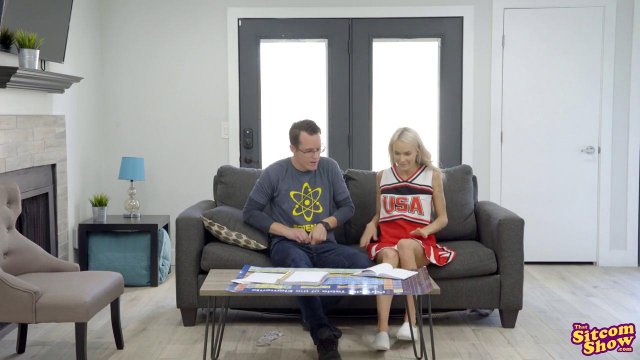 Превью Болельщица сосет член одного, а трахается с другим парнем № 35918