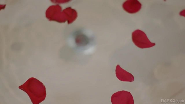 Превью Жаркий секс темнокожего парня с блондинкой в ванной № 35929