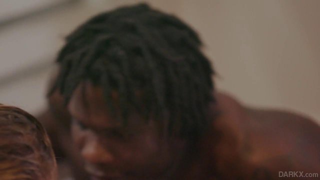 Превью Жаркий секс темнокожего парня с блондинкой в ванной № 35929