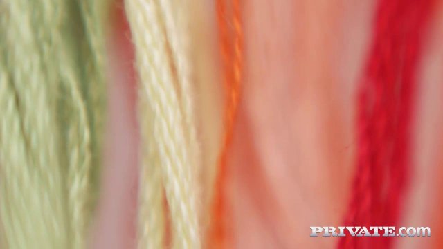 Превью Лысый мужик трахает новую любовницу во всех позах на кровати № 35996