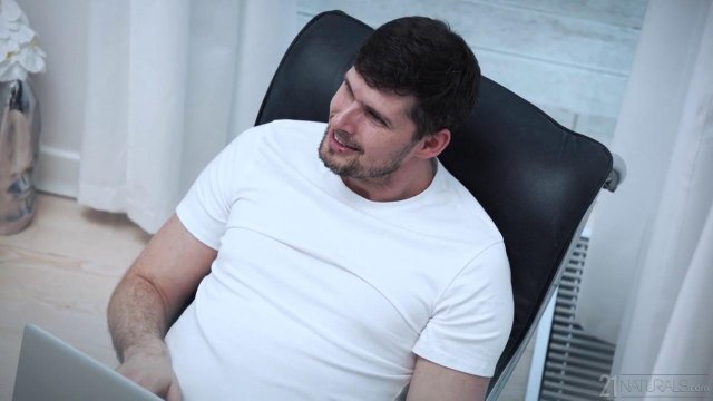 Превью Девка в сексуальном белье трахается на стуле со своим мачо № 36079