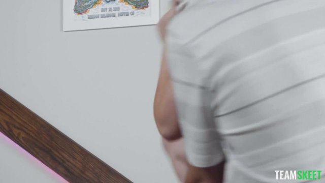 Превью Брюнетка решила изменить парню с его другом и дала в пилотку № 36116