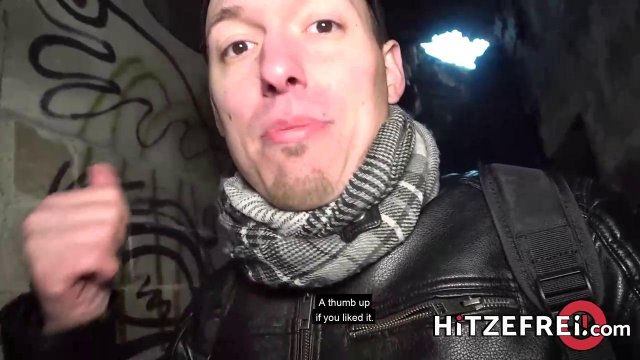 Превью Брюнетка дала незнакомцу в заброшенном здании № 39228