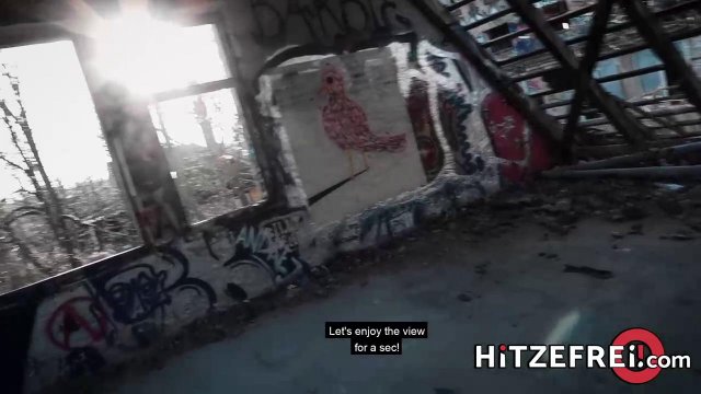 Превью Брюнетка дала незнакомцу в заброшенном здании № 39228