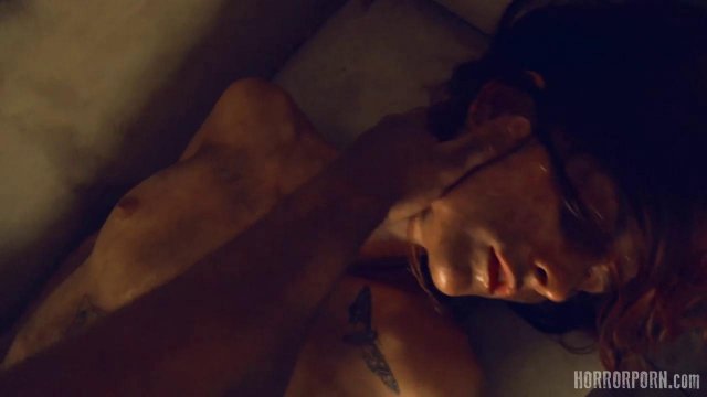 Превью Девушка-монстр грязно трахается с мужиком в сарае № 39278