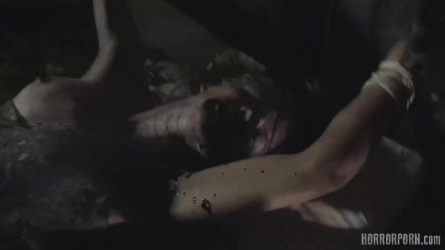 Превью Необычный секс грязной девки в заброшенном здании № 39317