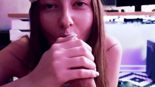 Превью Сперма и сливки текут изо рта красотки № 39325