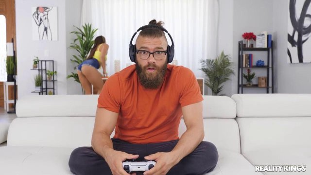 Превью Мужик сунет член глубоко в жопу развратницы № 39332