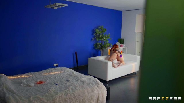 Превью Рыжей девке мало игрушки в попке и она просит члена № 39373