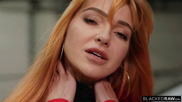 Превью Рыжая крутится на члене негра № 39515