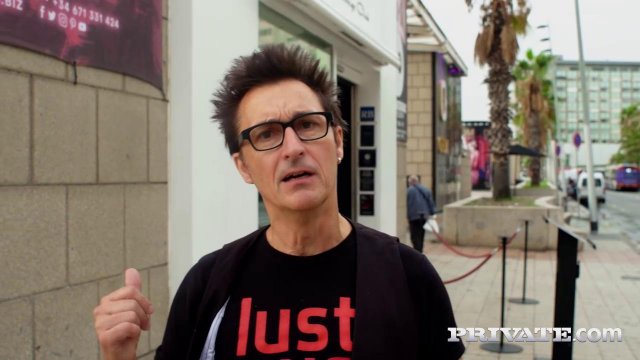 Превью Блондинка смакует член и прыгает на нем верхом № 39522