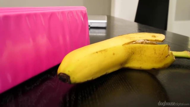 Превью Ботанику посчастливилось трахнуть девку в волосатую киску № 39529