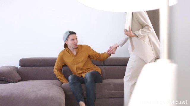 Превью Девка с маленькими сиськами насладилась сексом со студентом № 39572