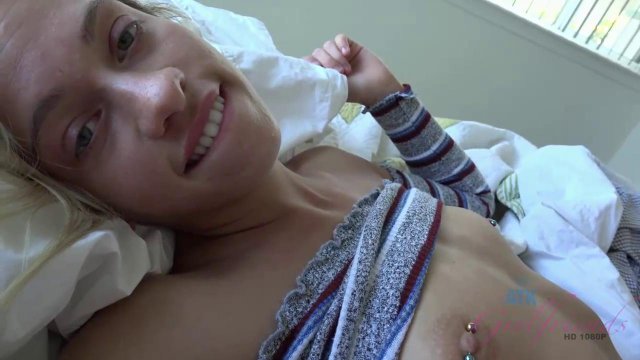 Превью Девка с пирсингом в сосках любит трахаться № 39587