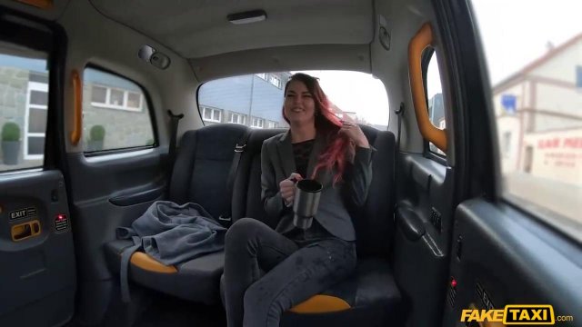 Превью Девушка предложила водителю расплатиться натурой № 39616