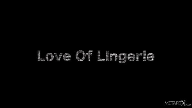 Превью Девушка в чулках ласкает мокрую киску № 39641