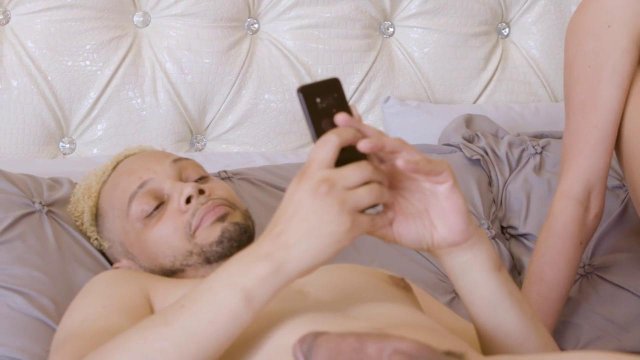 Превью Худая сучка хочет оргазма и ебется с братом № 42031