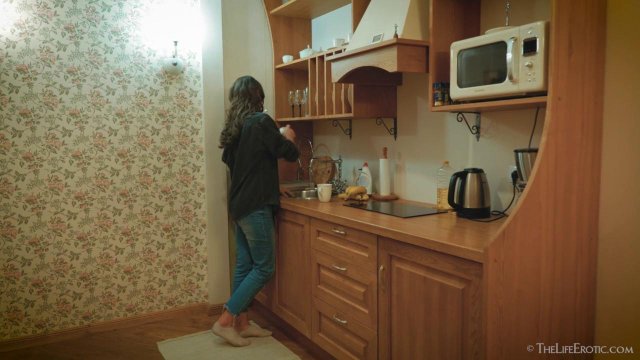 Превью Брюнетка мечтает о БДСМ во время соло № 42254