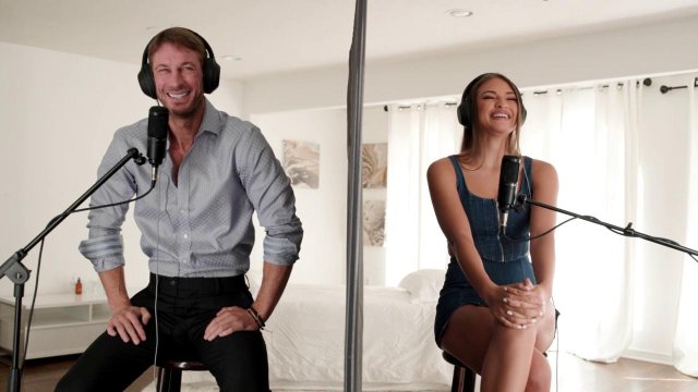 Превью Девушка трахается с оператором радио № 42344