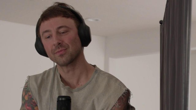 Превью Блондинка хочет секса с диктором по радио № 42345