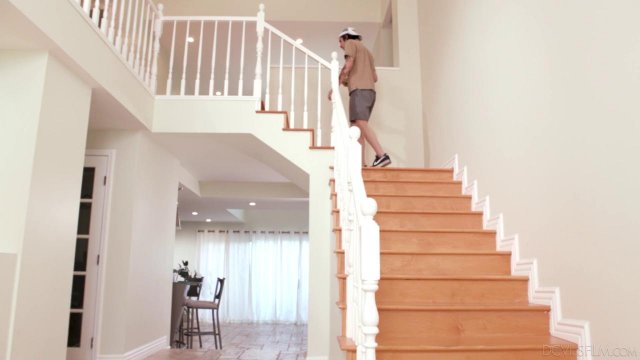 Превью Худая сучка просит секса в узкий анал № 42421