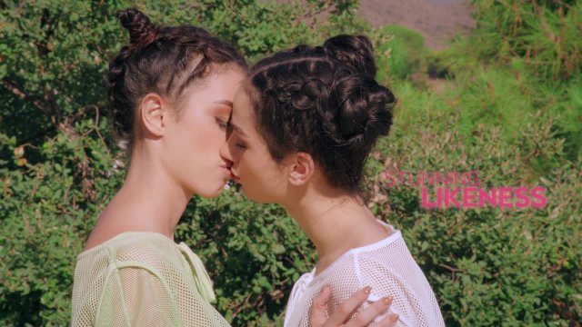 Превью Тонкий нейлон не помешает горячим ласкам № 44799