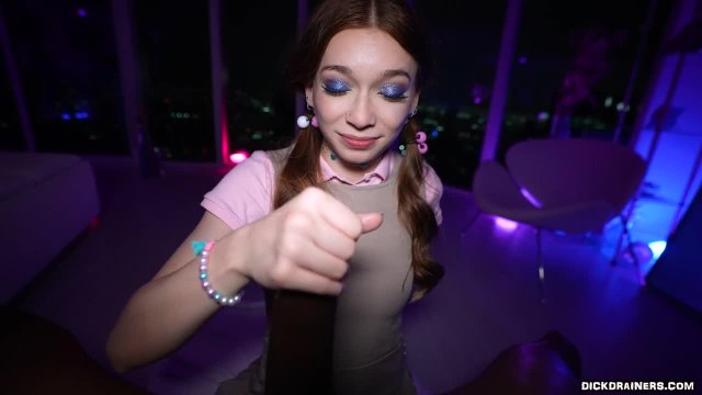 Превью Она была просто ошарашена размером члена № 47003